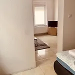 홈스테이 Gaestehaus Sina *